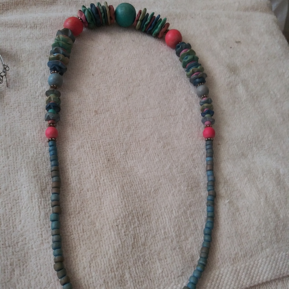 Beaded necklace - Picture 2 of 4